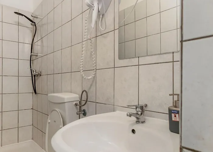 Apartment Beautiful 2br With Free Wifi In Prime Location *