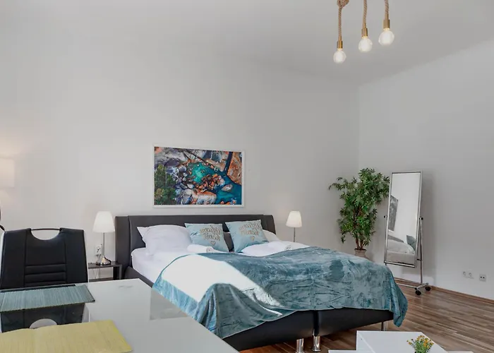 Beautiful 2br With Free Wifi In Prime Location Apartment *