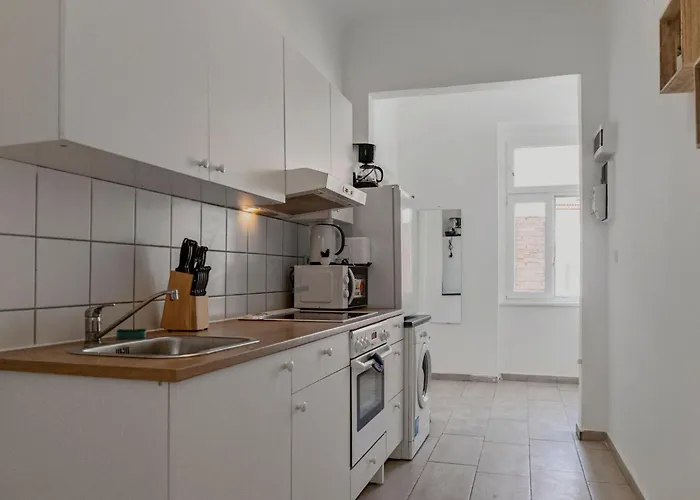 Beautiful 2br With Free Wifi In Prime Location *