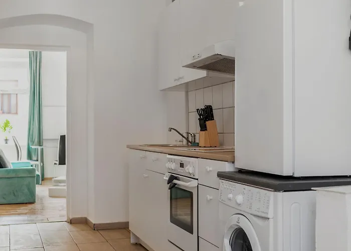 Beautiful 2br With Free Wifi In Prime Location Apartment